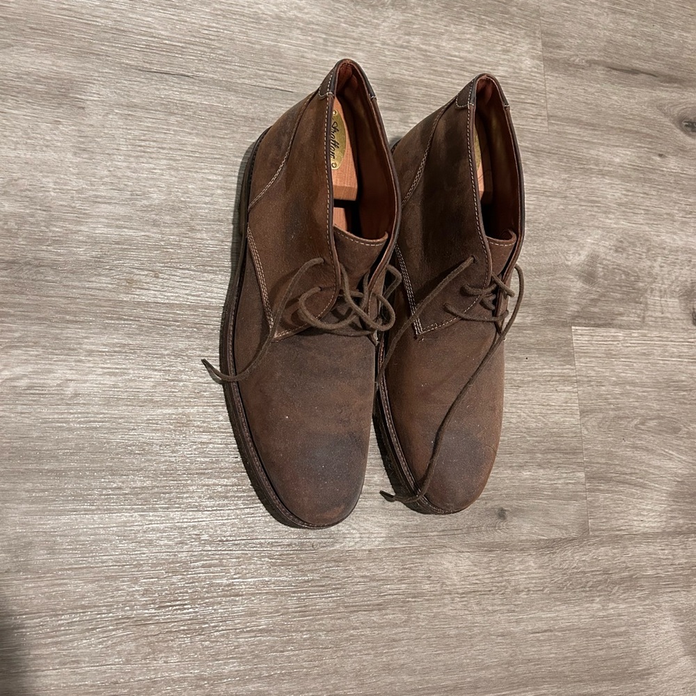 Classic Brown Chukka Boots with Suede Finish